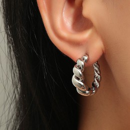 C-shaped twist earrings