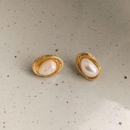 Pearl ear-rings