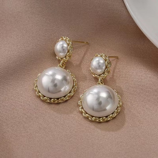 Round Shape Pearl Earrings